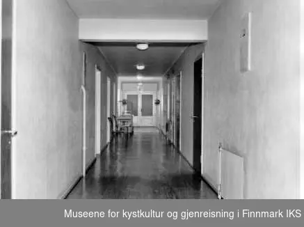 Fra den nye Sykestua i Berlevåg, 1956. Korridor i 1. etg.
