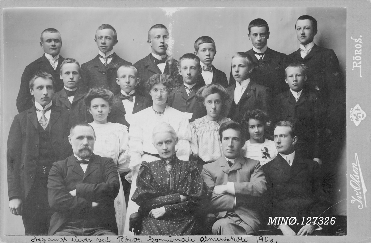 Avgangsklasse Røros kommunale Almueskole 1906