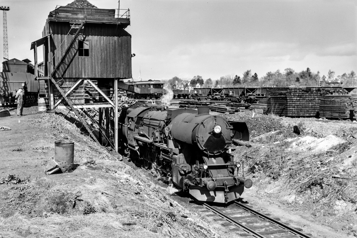 Damplokomotiv type 63a nr. 5860 ved kullingsanlegget på Marienborg.