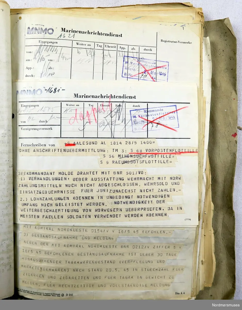 Pappomslag med brev og telegram frå 7. mai 1945 til 31. mai 1945.
"Plan Paula"??
Maskinskrivne brev, fjernskrivarbrev, telegram-
Over hundre brev.