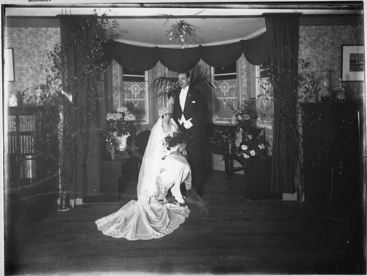 Bröllopsbild från vigseln mellan optiker Otto Schneider och Greta Törnblad.