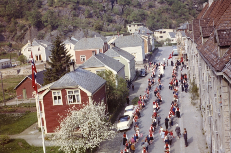 17.mai-tog gjennom Folgefonngata.