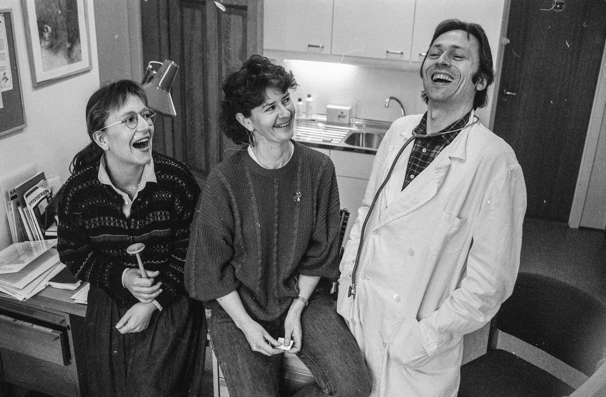 Svangerskapskontrollen åpnet igjen i Ås. Fra venstre: jordmor Winnie Dragnes, helsesøster Grete Gotfredsen Heyn og lege Audun Myskja.