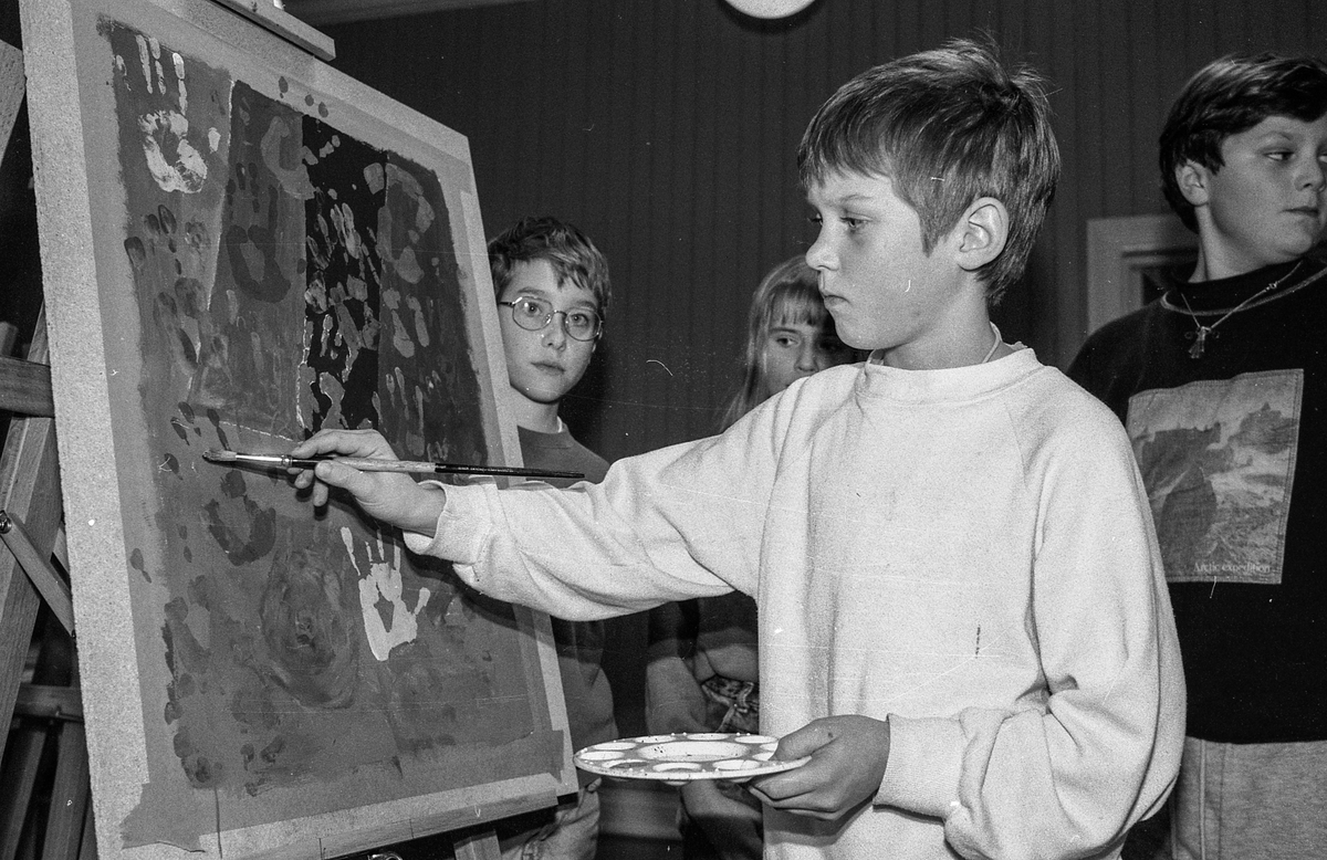 Kunstskole for barn og unge på Kolbotn.
Øystein Kielland-Olsen ved staffeliet.