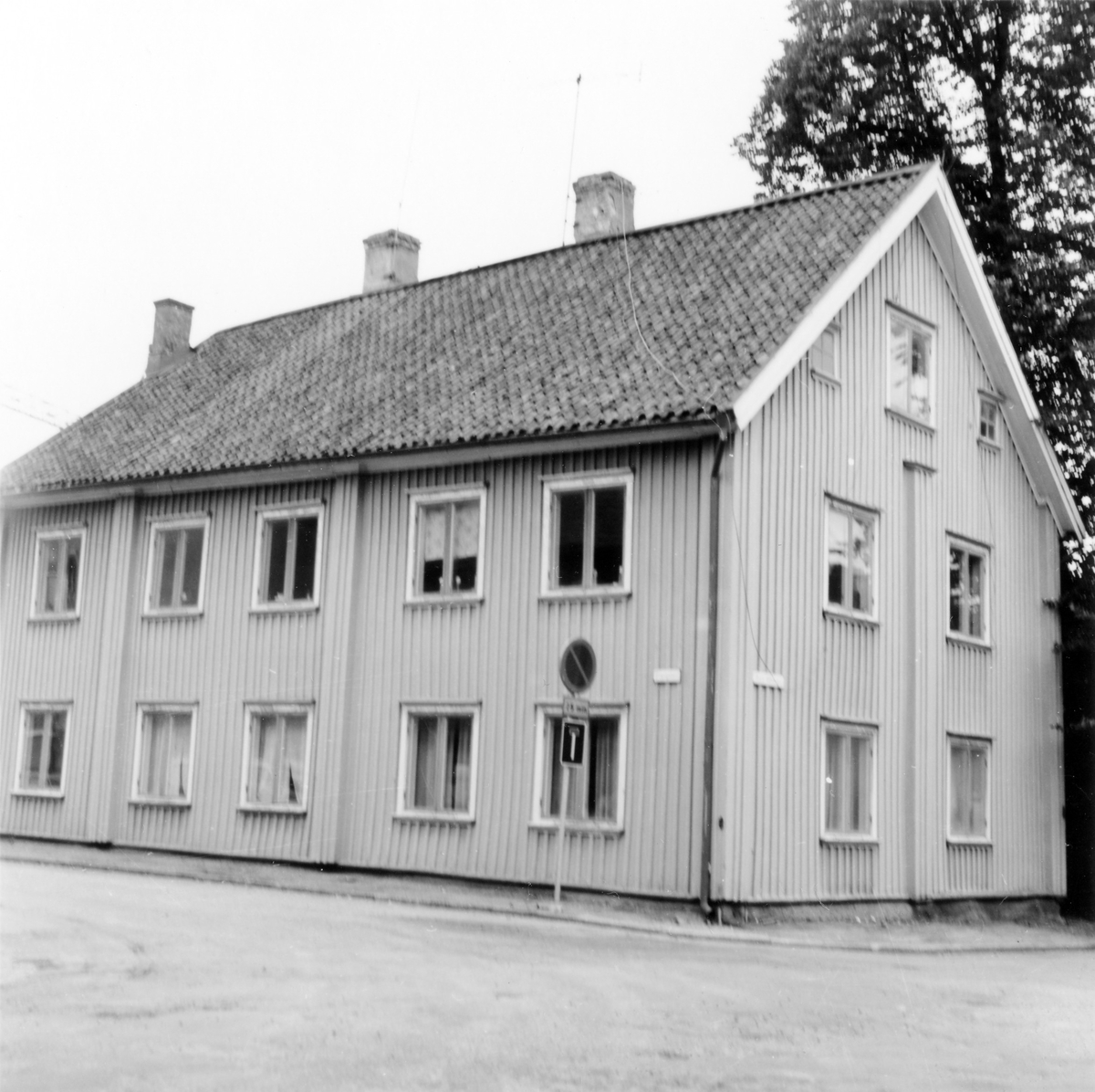 Gamla tingshuset i hörnet av Plangatan och Östra Vattugränd i kvarteret Spinnaren.