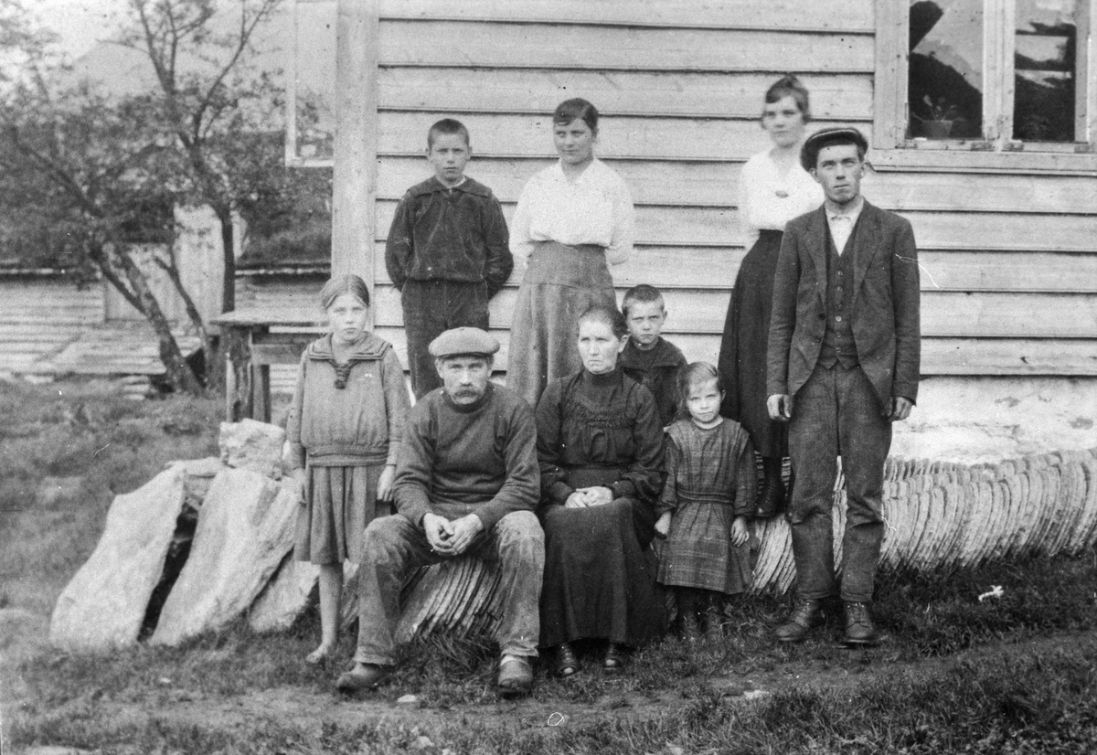 Familien Kaland på Stamneshella i Vaksdal. - Kraftmuseet / DigitaltMuseum