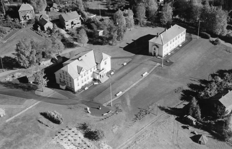 Bondelagets Folkehøgskole på Mysen i Eidsberg flyfoto 29. september 1952. (Foto/Photo)