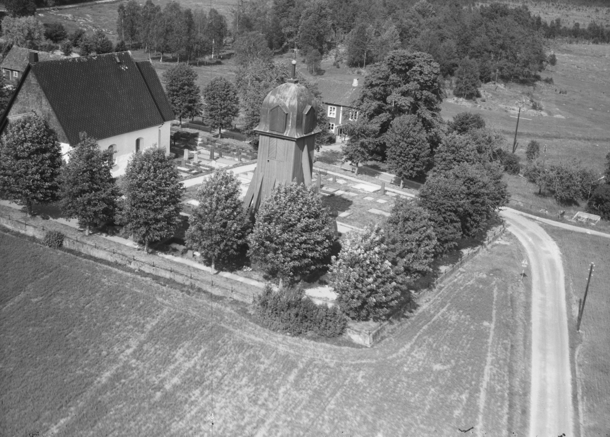 Flygfoto över Hagshults kyrka i Vaggeryds kommun. Nr 355
