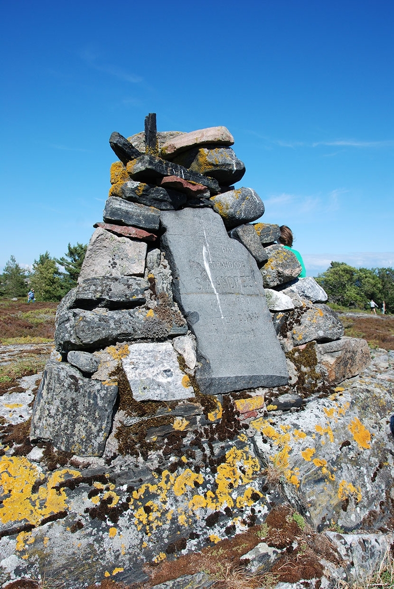 Minnesmonument på Eskören vid Brunskär i Korpo skärgård, sydvästra Finland.
