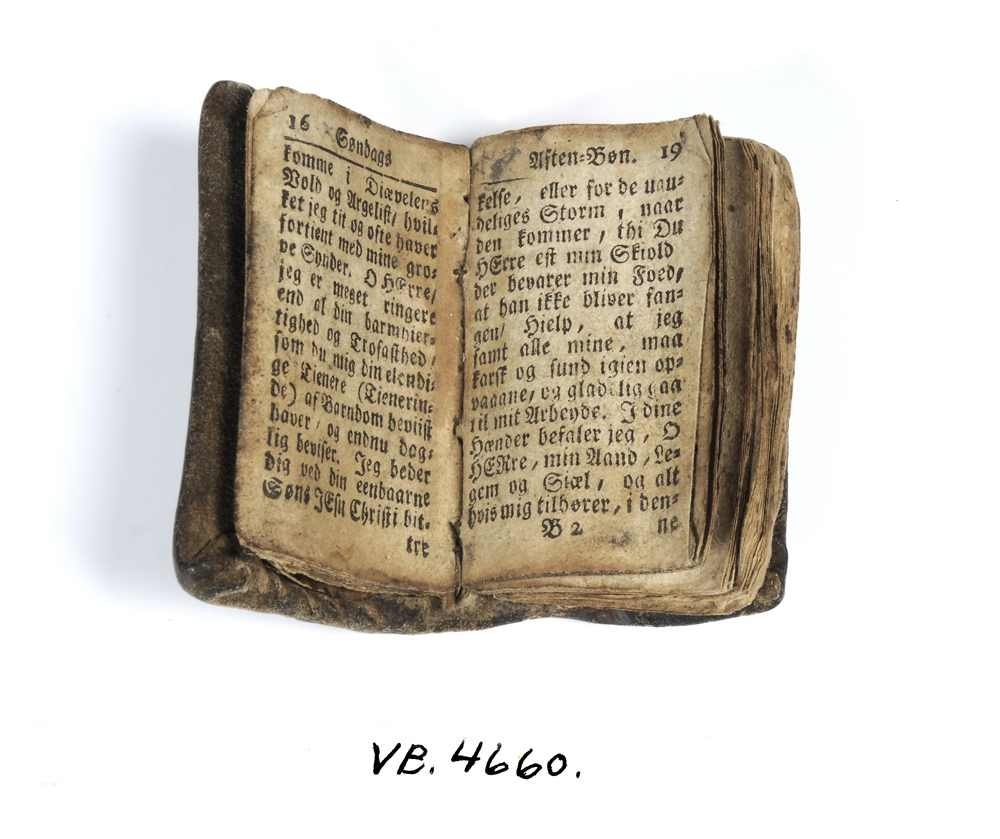 Lita salme/bønnebok datert 1774, skinninnbundet