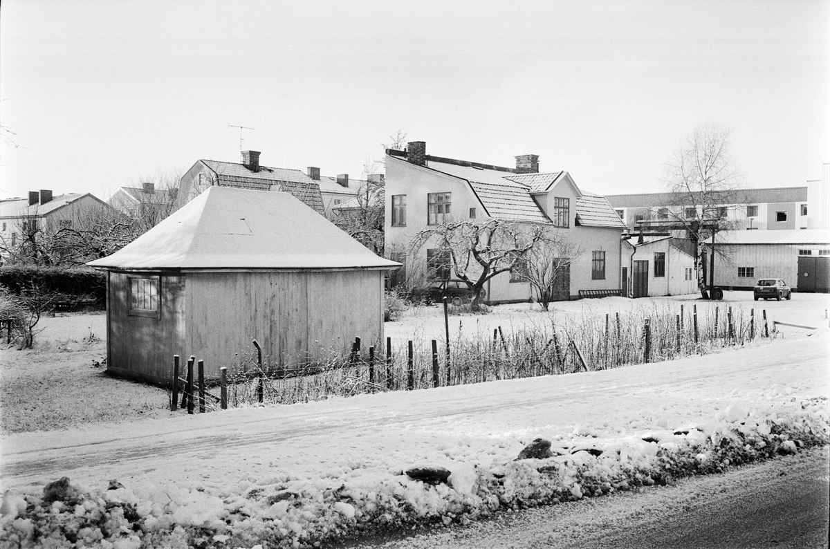 Enköpings Kvarnstensfabrik från nordöst, Bangårdsgatan 13, Enköping, Uppland 1984