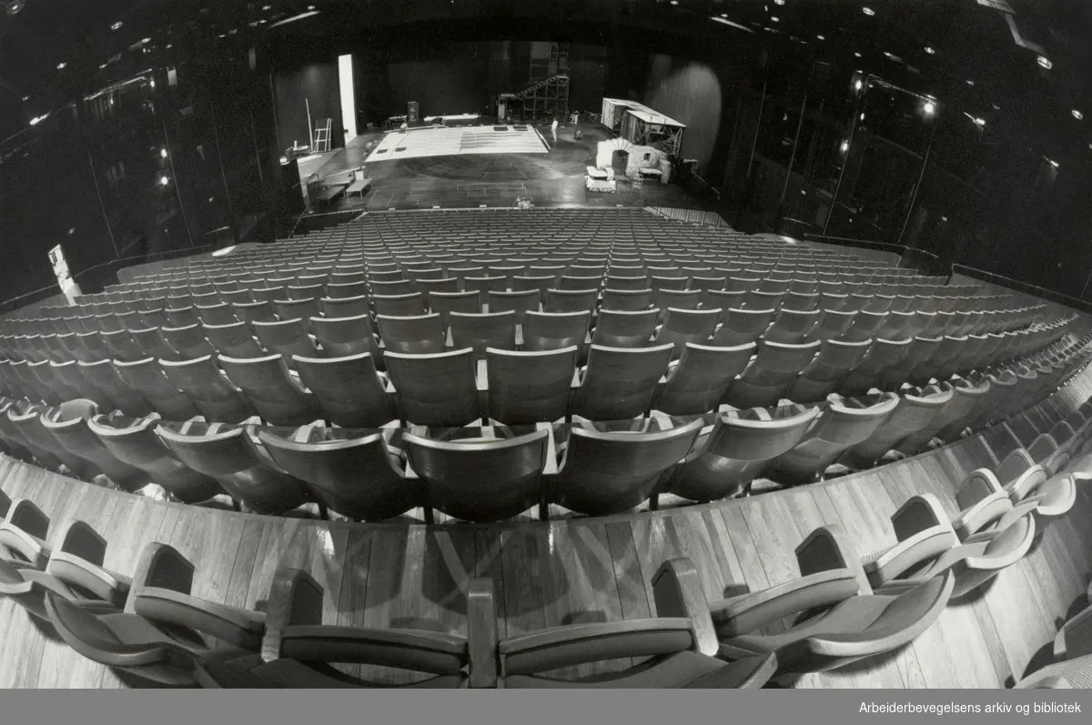 Det Norske Teatret. Hovedscenen med plass til 800 tilskuere. 23. august 1985