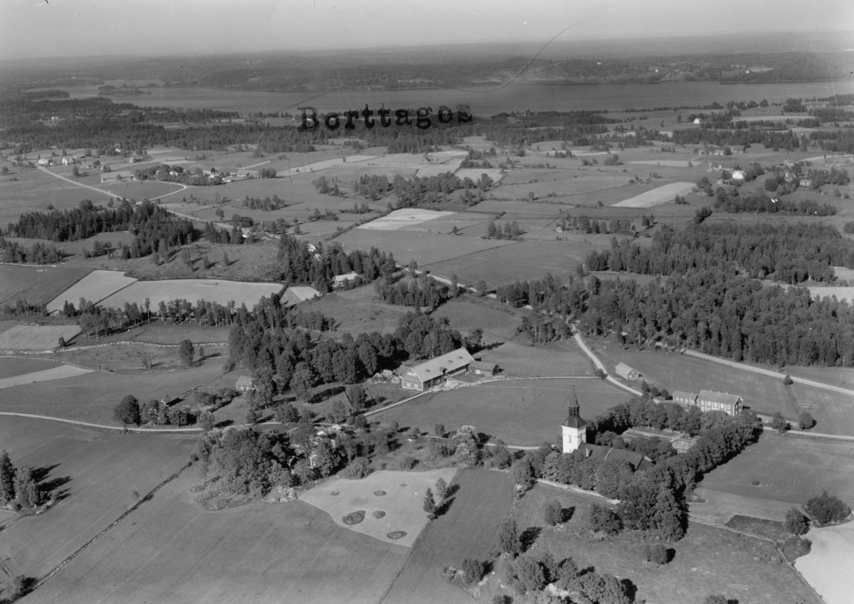 Flygfoto över Svarttorp i Anebys kommun, Jönköpings län. Nr  N  L  814.
