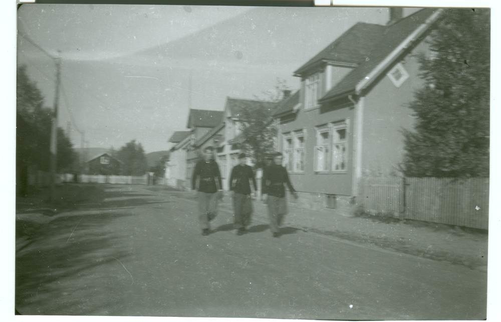 Tre polske krigsfanger, etter frigjøringen 1945. Tordenskjoldgate.