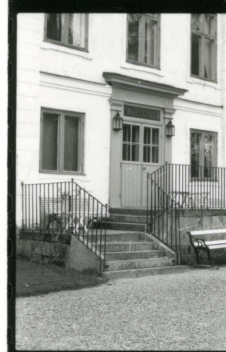 Hed sn, Bernshammar.
Bruksherrgården, mittparti med trappa till entrén. Troligen 1970-tal.