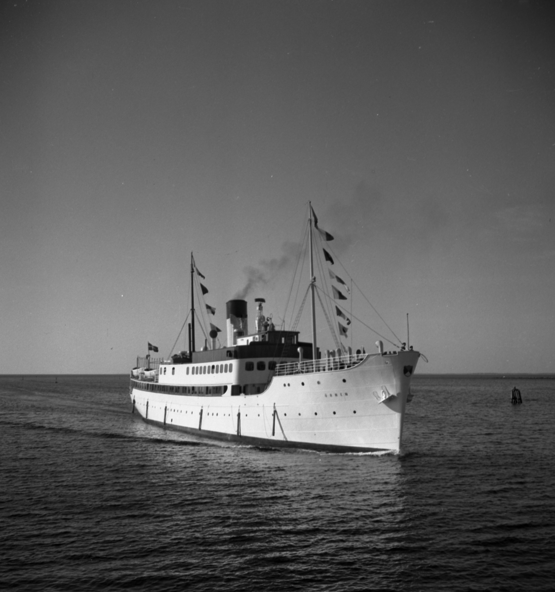 Ångfartyget S/S Örnen ankommer till Malmö hamn.