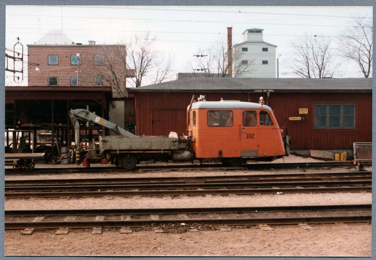 Statens Järnvägar, SJ Motortralla MTR56 3112. Levererad från SJ huvudverkstad i Malmö som MTR56 833. 19? omnumrerad till 3112, 198? omlittererad till MTRo71. 1987-01-09 såld till Järnvägssällskapet Åmål - Årjängs Järnväg, JÅÅJ.