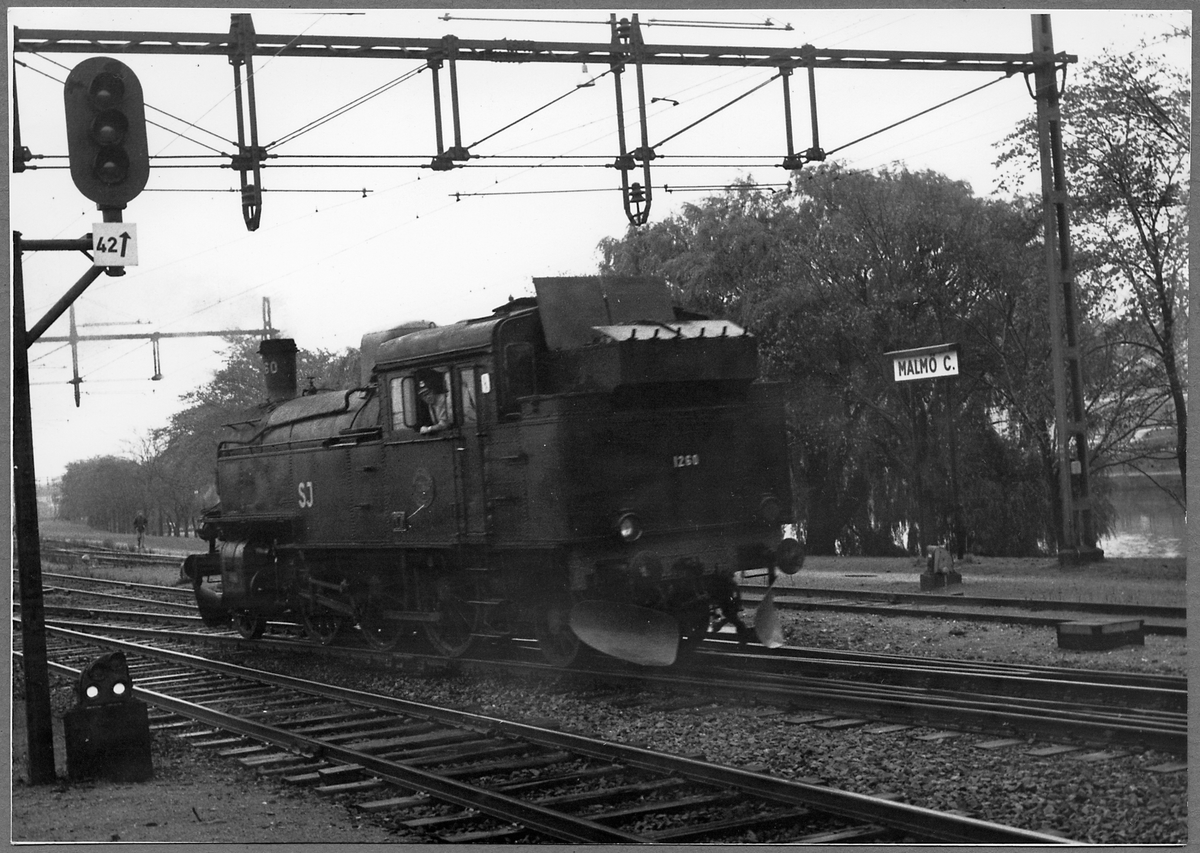 Statens Järnvägar, SJ S 1260 vid Malmö C. Loket kördes med extratåg vid Malmö - Ystads Järnväg, MYJ 100 årsjubileum.