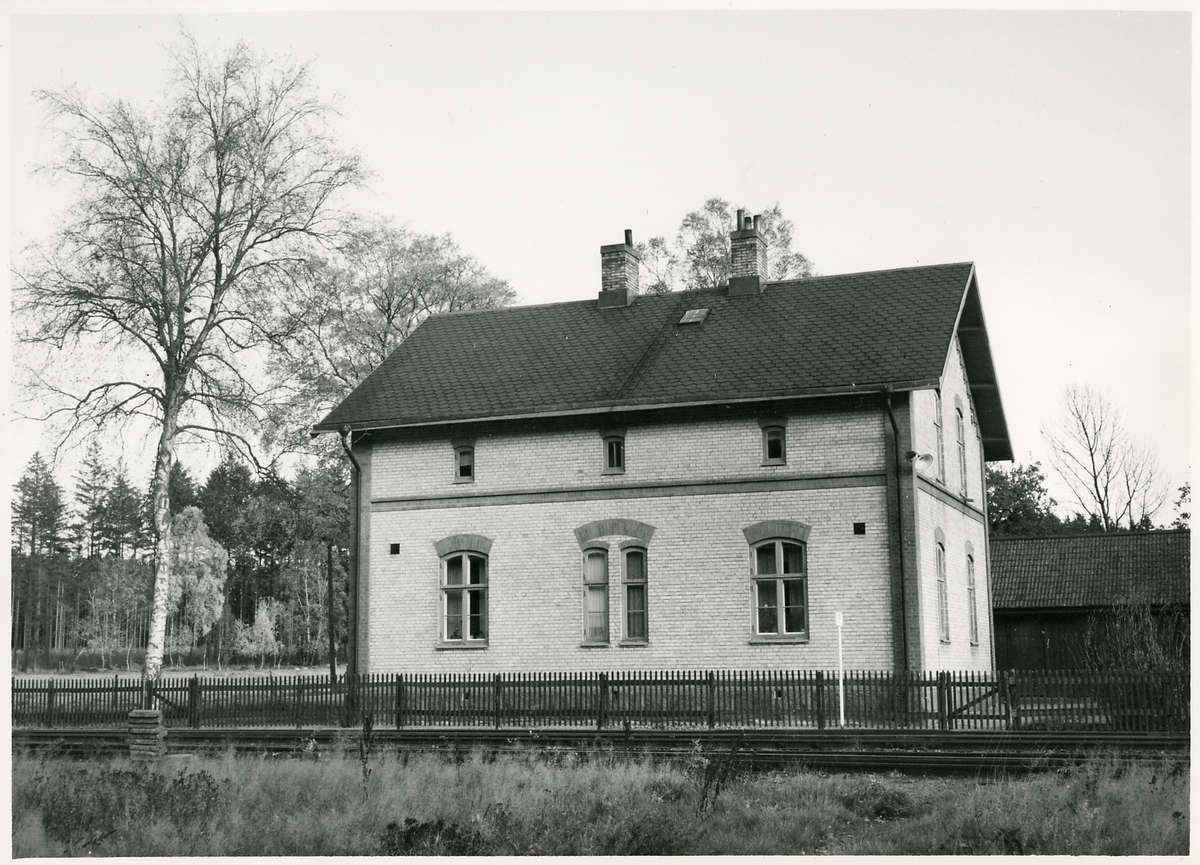Ekeby station vid nedläggningen av bandelen Billesholm-Landskrona 29/5-1960.
Stationen byggd av LEJ 1875 .Envånings stationshus i tegel .
LEJ , Landskrona - Engelholms Järnväg