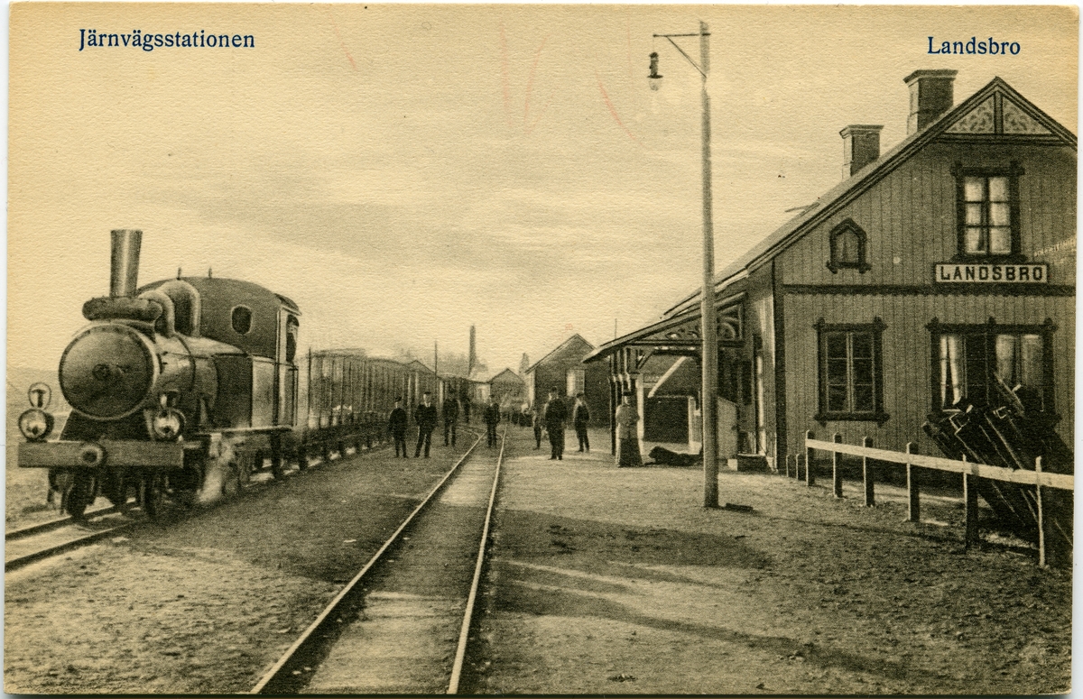 Namnet var före 1/6 1895 LANNASKEDE. Station anlagd 1885. En- och enhalvvånings stationshus i trä