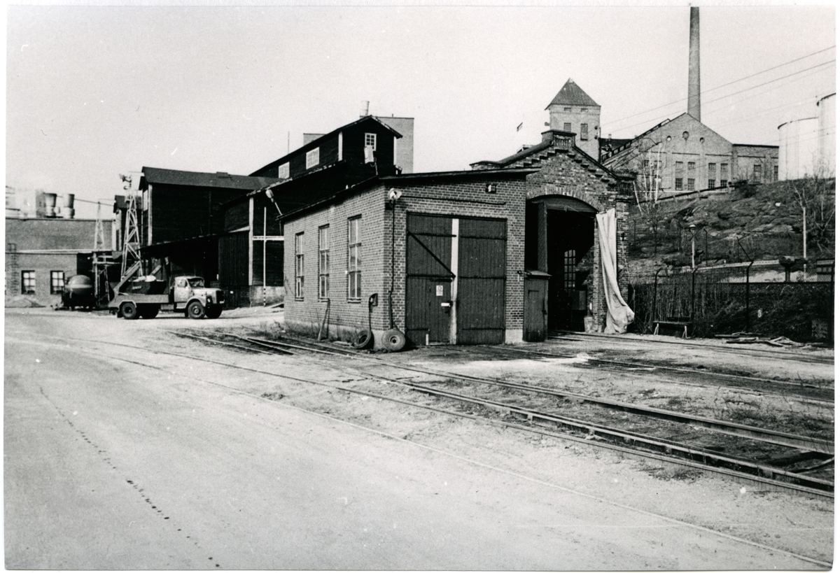 Billerud, Slottsbrons sulfitfabrik. Lokstallet användes av  fabrikens växellok.
