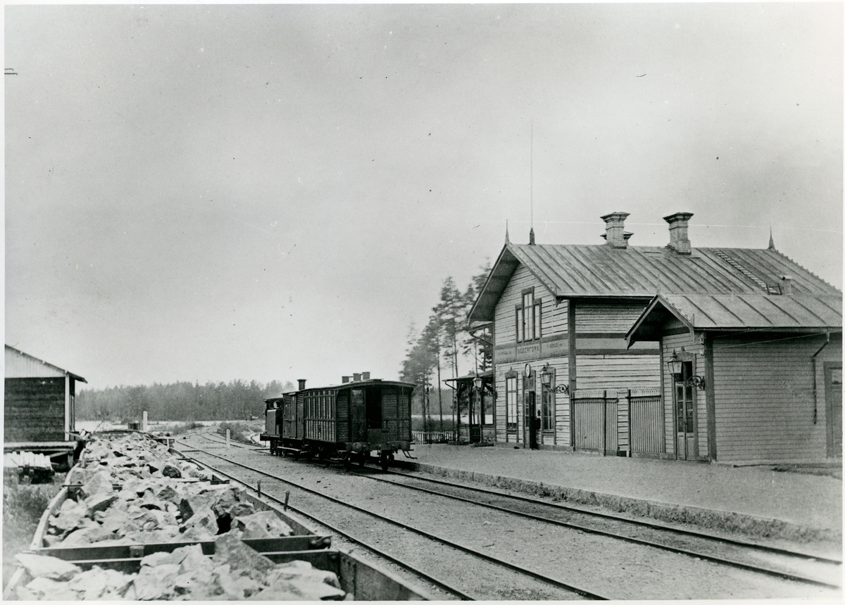 Söderfors station. Uppsala-Gefle Järnväg, UGJ Lok, UGJ Personvagn, UGJ Godsvagn