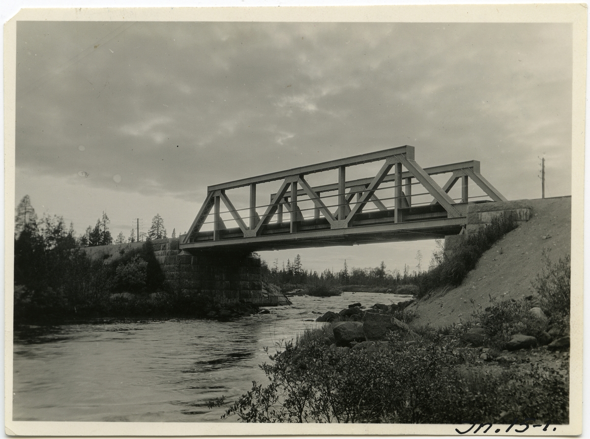 Inlandsbanan
Bro över Siàkajoki med den 1920 utbytta järnöverbyggnationen