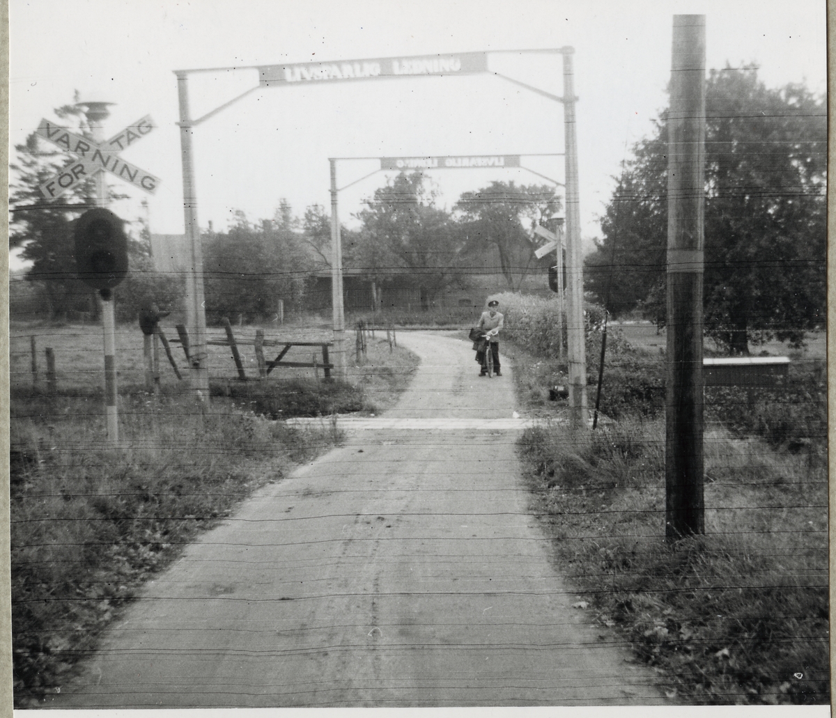 Järnvägsövergång vid Elestorp Södra på linjen mellan Genevad och Veinge.