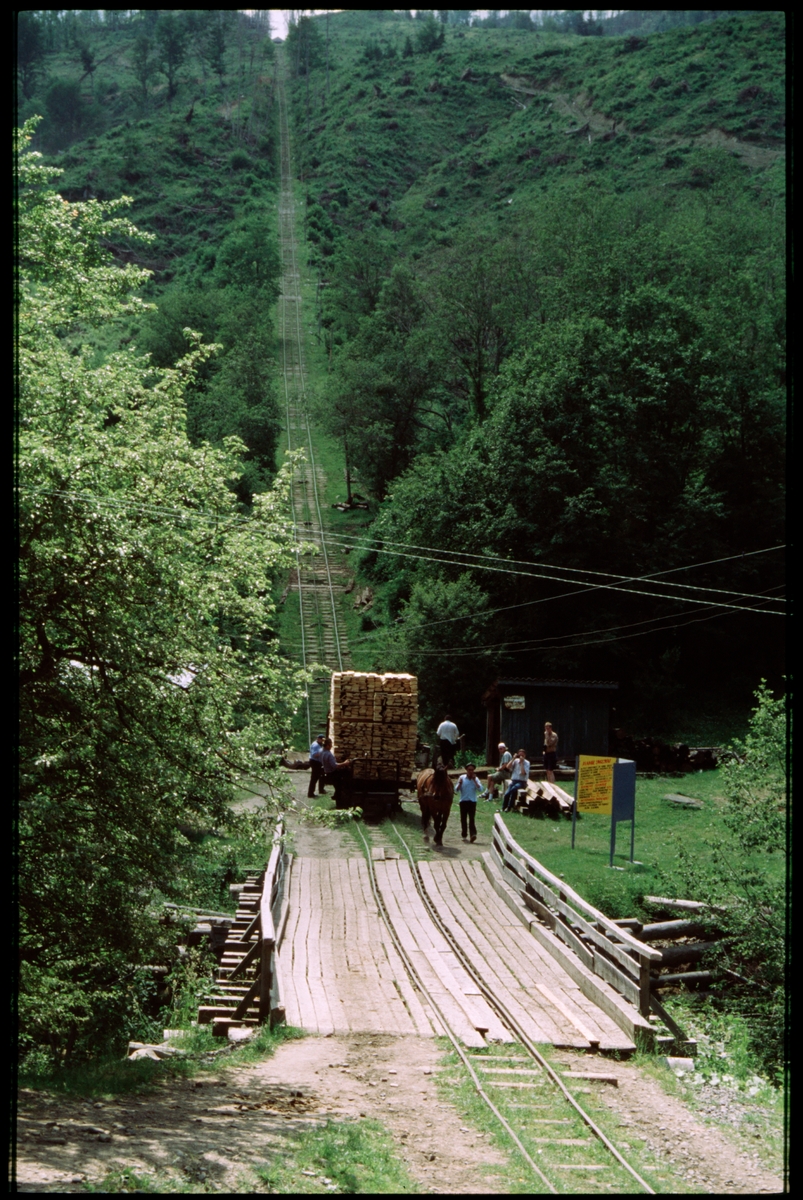 Järnväg med brant lutning i Șiclău, Rumänien.