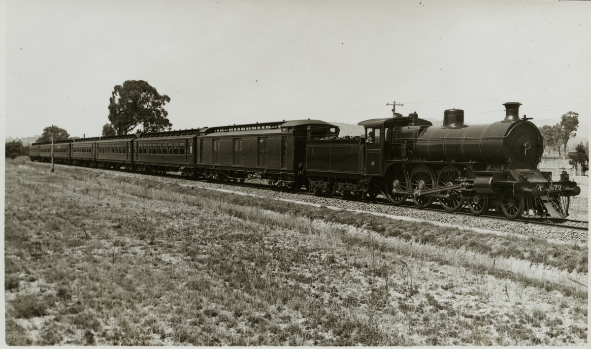 Victorian Railways, VR A2 572 med persontåg.