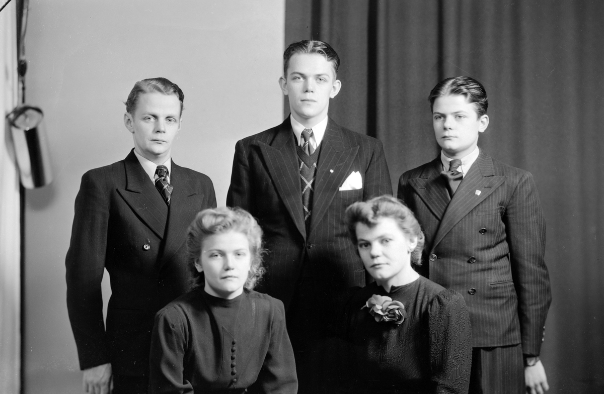 Hedlund, Nyvall, fem syskon. Foto dec 1940.