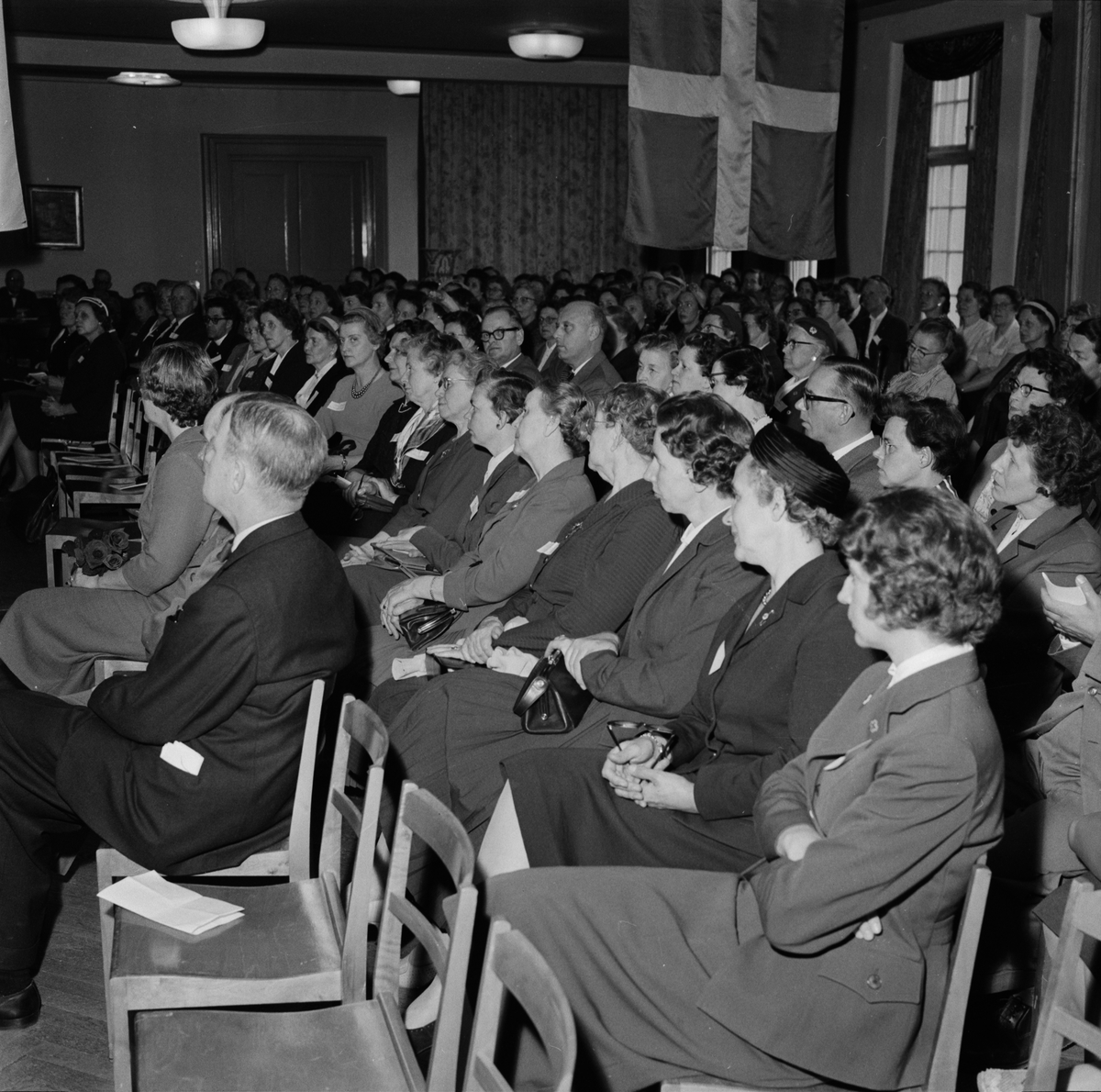 Röda Korset - åhörare vid generalsekreterare Henrik Beers tal på upplandsdistriktets årsmöte, Uppsala 1960