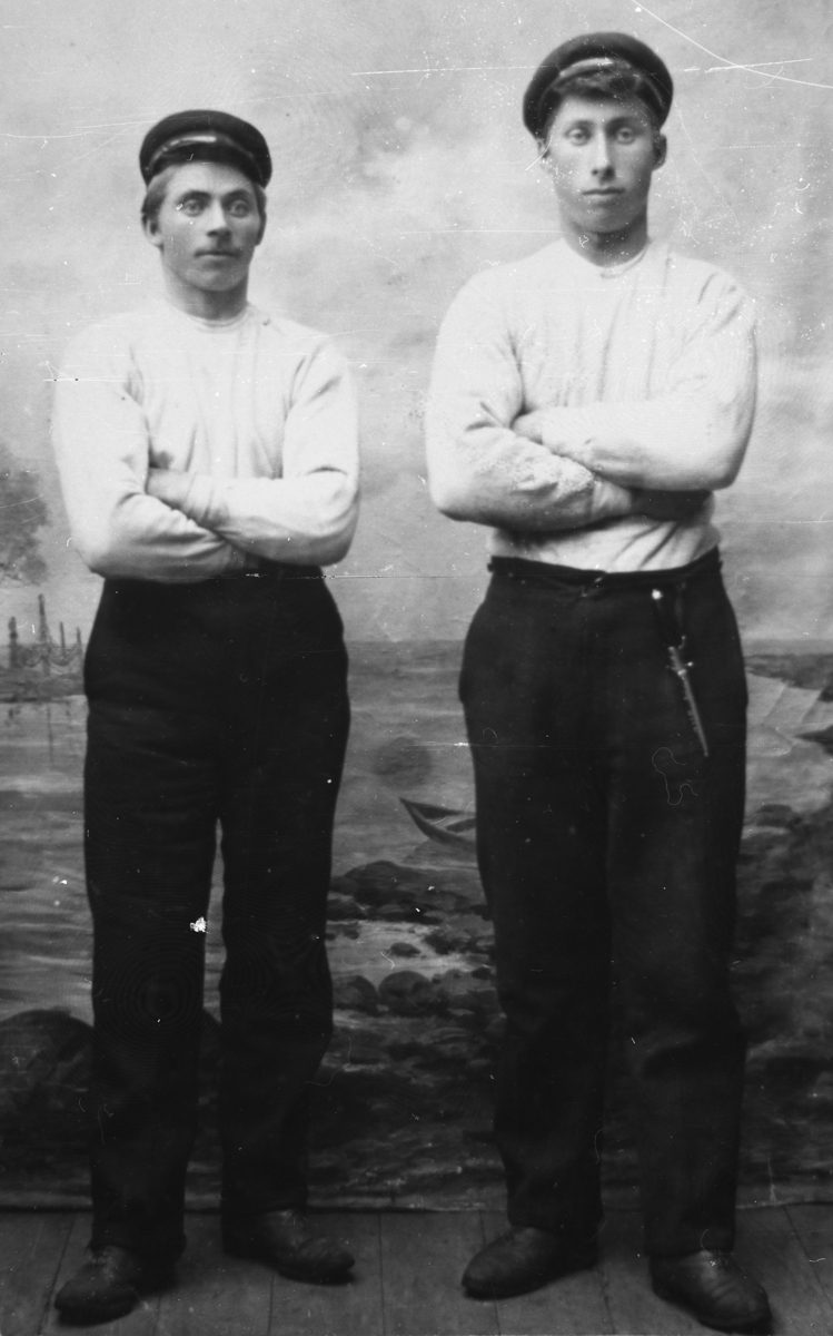 To menn, ukjent og Simon Nilsen fra Grunnfarnes. Ca.1910.