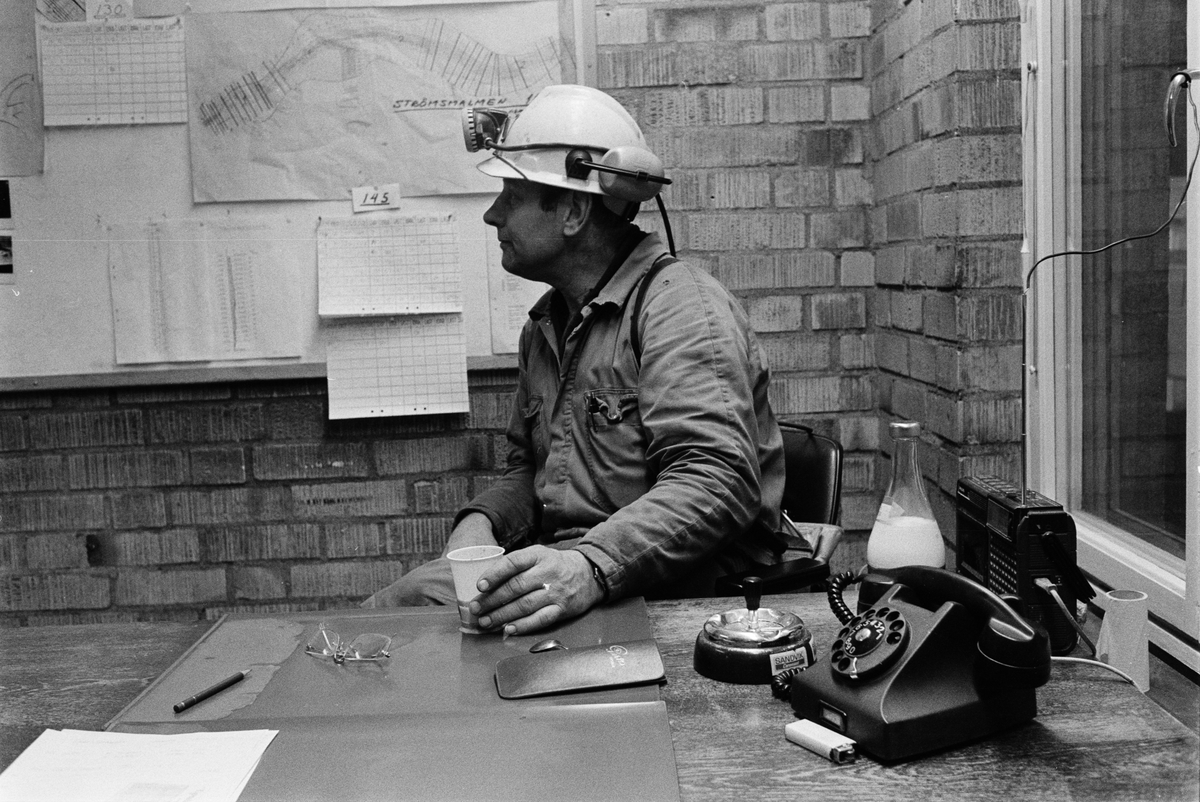Gruvförman Björn Jansson på förmanskontoret i gruvstugan, Dannemora Gruvor AB, Dannemora, Uppland oktober 1991