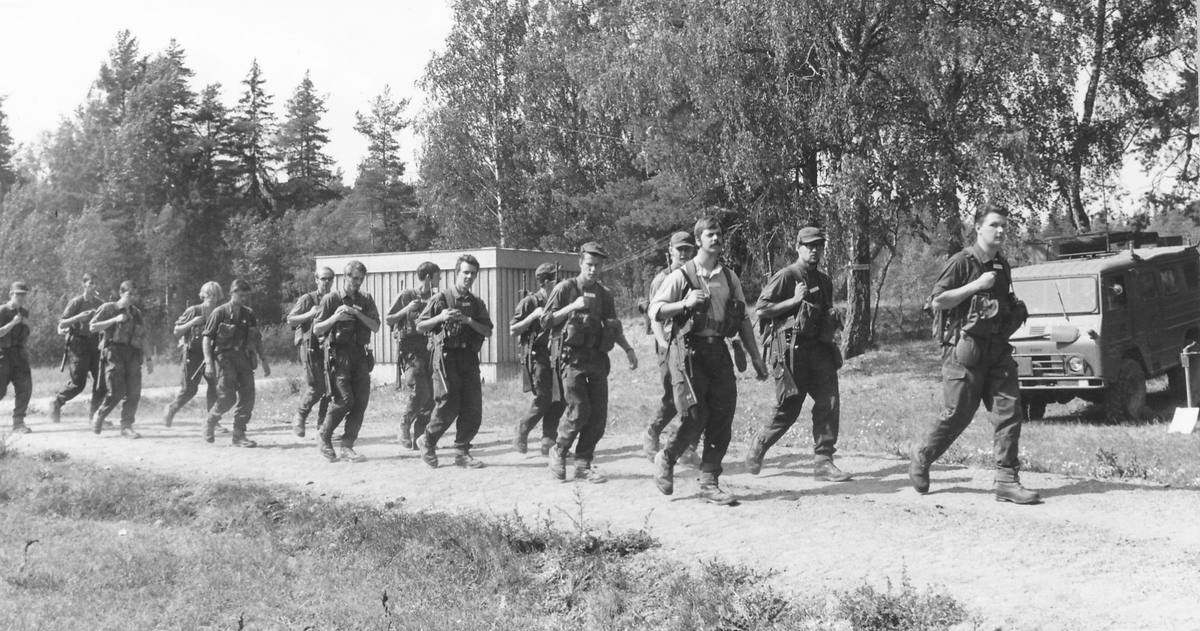 Förflyttning P 10 Strängnäs - Skarpnäck Stockholm
Soldater och befäl på marsch.