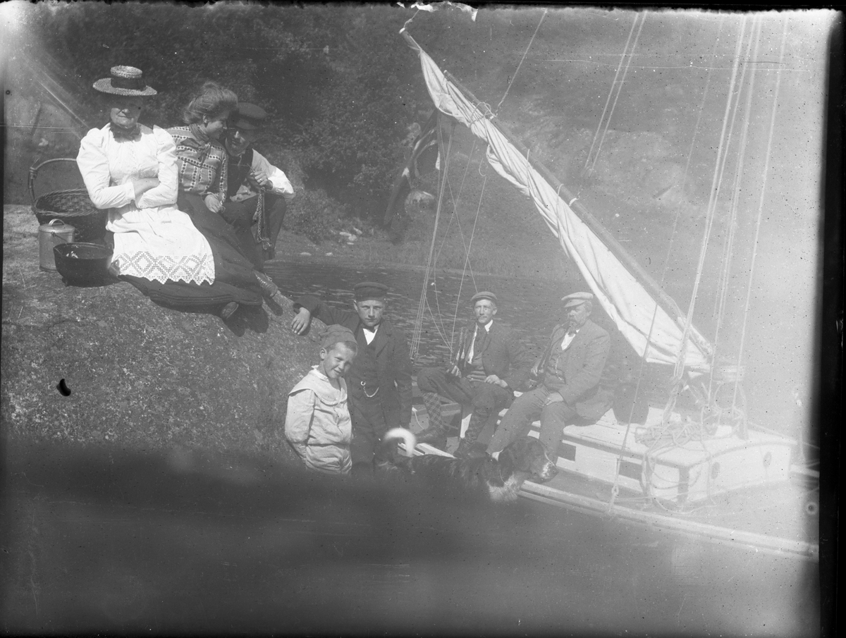 Utflukt med seilskjøyte, tidlig 1900-tallet

Antatt fotosamling etter Anders Johnsen.