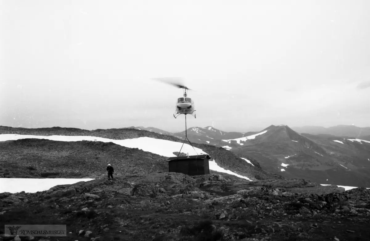 Flytting av Sikringsbua med Bell helikopter.
