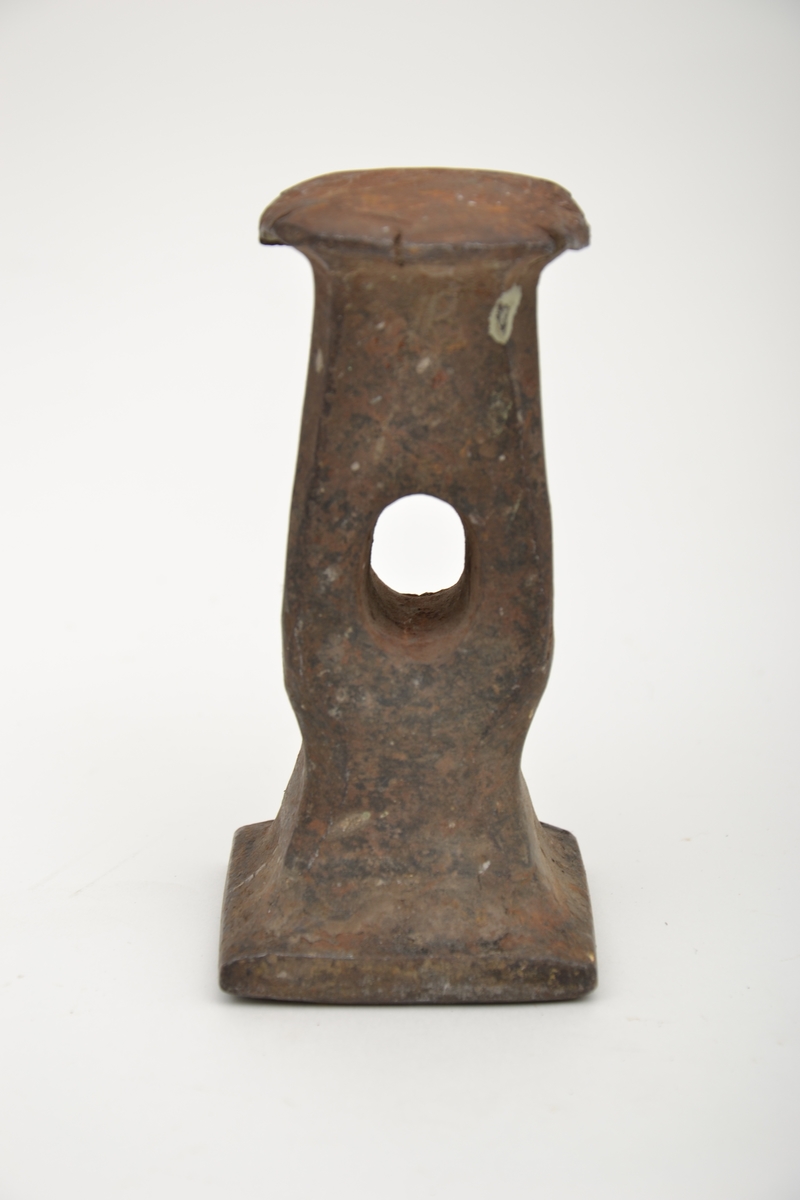 Setthammer, hammerformet smedverktøy i stål som i forbindelse med smiing settes på arbeidsstykket og slås på med en annen hammer.