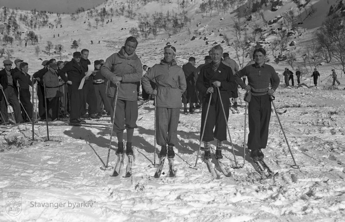 Skiforeningens stafettrenn i Madlandsheia søndag 7. mars 1937