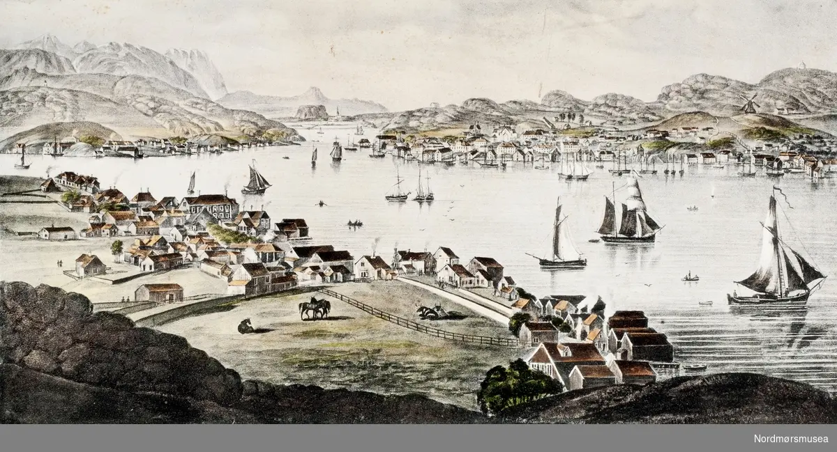 Håndkolorert bilde fra Kristiansund anno 1830. Det er Henrich Loennechens boghandel i Kristiansund som i sin tid gav ut dette postkortet. Fra Nordmøre museums fotosamlinger.