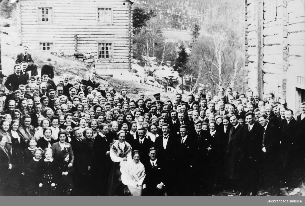 Bryllaupet til Gudrun Vågåsar (f. Ofigsbø 1907) og Rudolf Vågåsar (f. 1904) den 9. april 1940