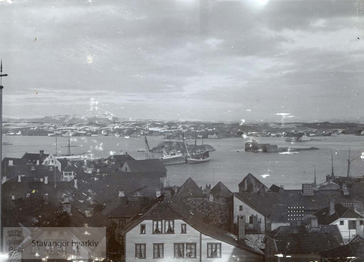 Tatt fra Valberget. Buøy på andre siden av fjorden. Husene ligger til Øvre Holmegate , Nedre Holmegate og Kirkegata.