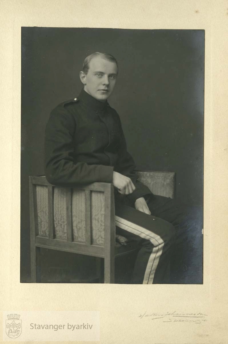 Sverre Monsen i uniform