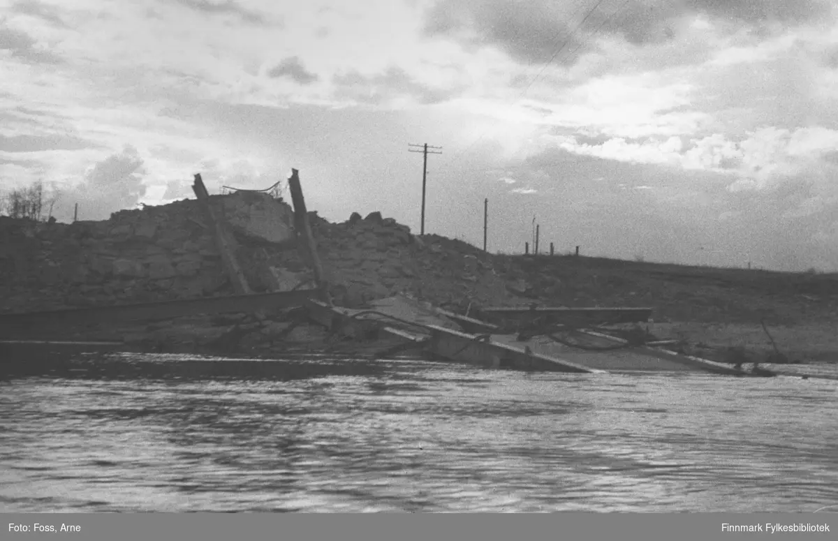 Sprengt bro i Karasjok,  juli 1946.