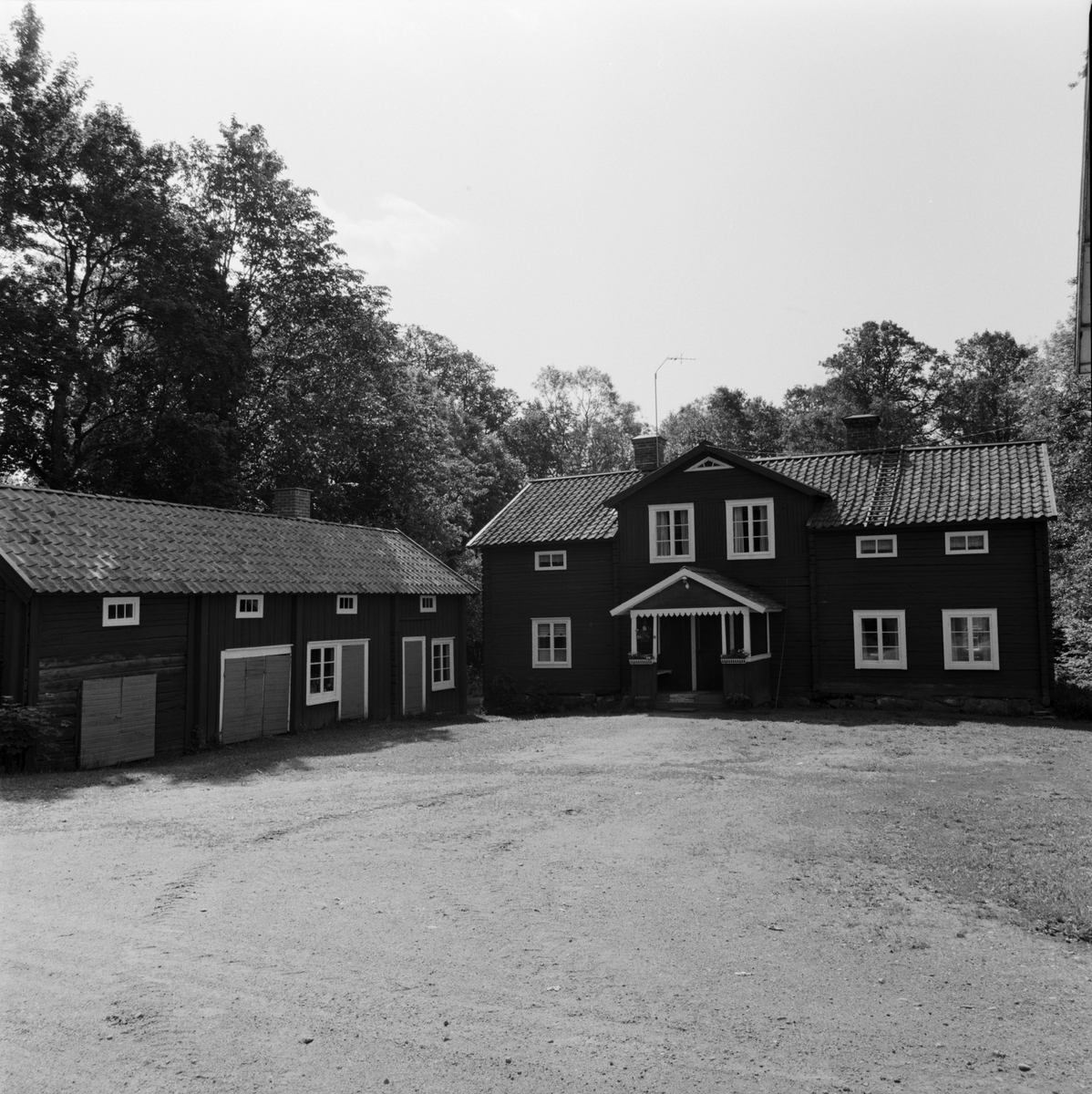 Gårdsmiljö vid Forsby kvarn, Simtuna, Uppland 1980 - 1981