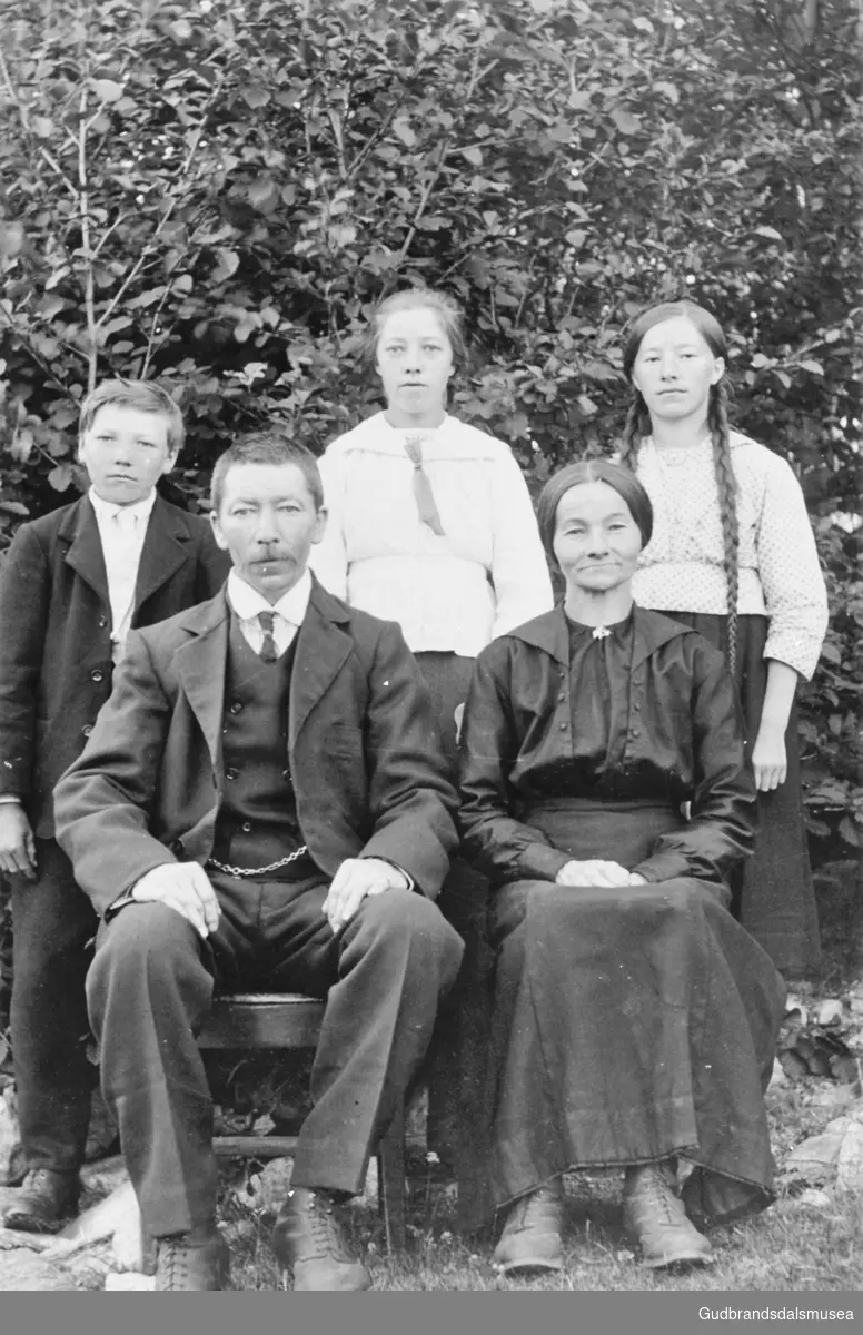 Edvard Marlostredet (f. 1884) med familie