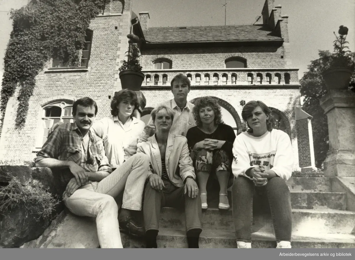 Gaustad Sykehus, Veksthuset. Fra v.: Kay Morten Skjeggestad, Anne Katrine Skulstad, Marit Engh, Ole Østmoe, Inger Vennerød og Anne Ringdal. August 1986