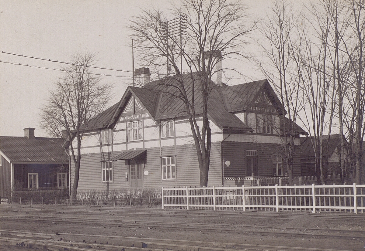 Katrineholms telefonstation omkring sekelskiftet 1900. Exteriör.