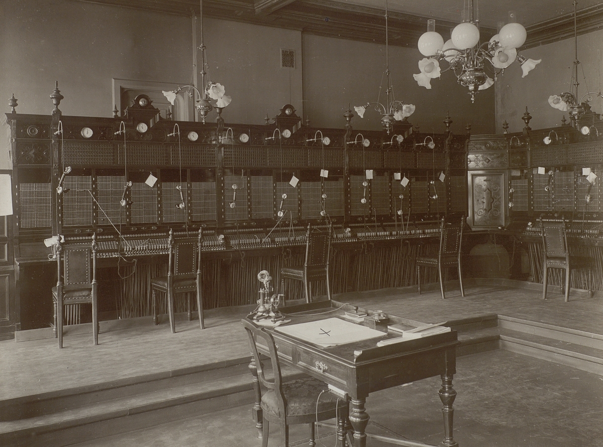 Bergen, Norge. 1896. LME. Telefonstation. Interiör.