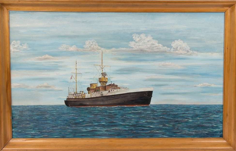 Skipsportrett av DS POLARFRONT I under fart i åpen sjø. Værvarslingsskip som lå fast stasjonert i Nord-Atlanteren.